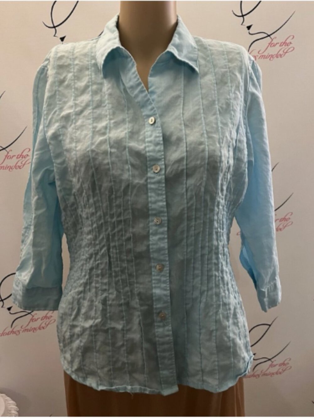 Appraisal.  Size M.  Pintuck.  Ramie.  Fitted.  3/4 Sleeve.  Blue. B116